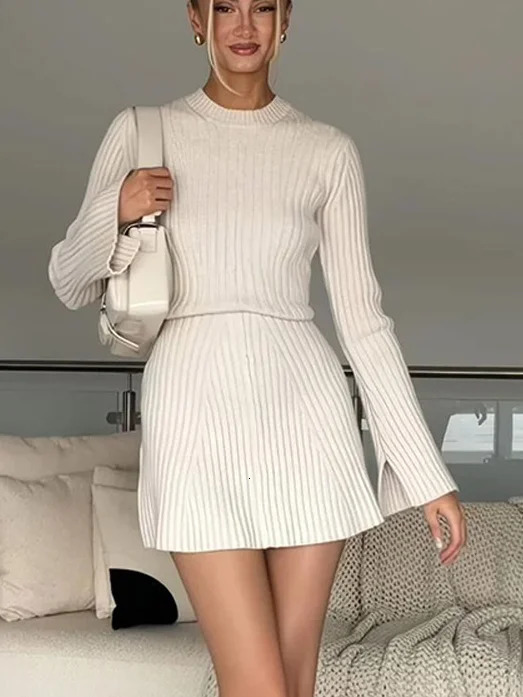 Women Solid Ribbed Pattern Knitted A-line Dress Women Fashion O-neck Flare Sleeve Mini Dresses Autumn Lady High Streetwear 250102