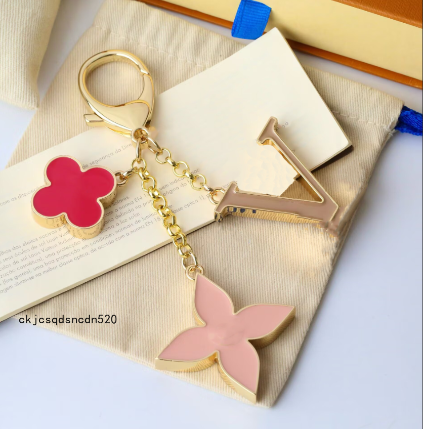 2025 casul Stylish Luxury Alphabet Car Keyholder Bag Charm Set Versatile Unisex Keepsake no Box