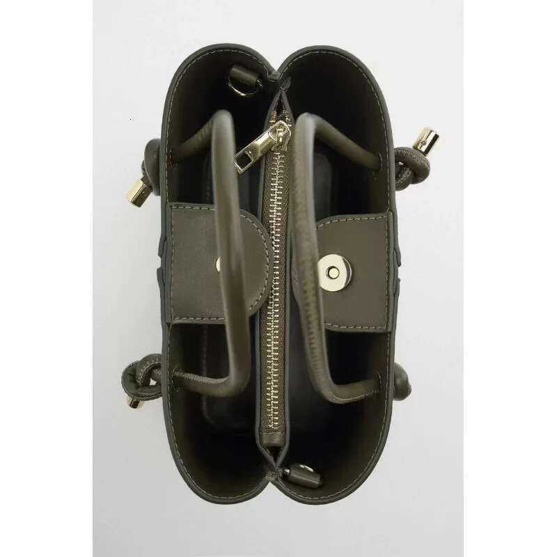 New Square Fashionable Women's Small Niche Design Bucket Bag, One Shoulder Retro Commuting Casual Women's Handbag