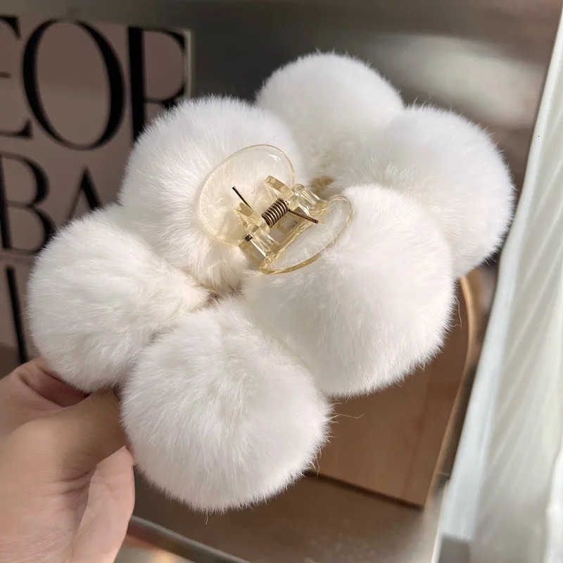 Autumn/Winter Plush Clip Shark Clip Hair Clip Wearing on Big Back True Rex Rabbit Fur Ball Clip 250102