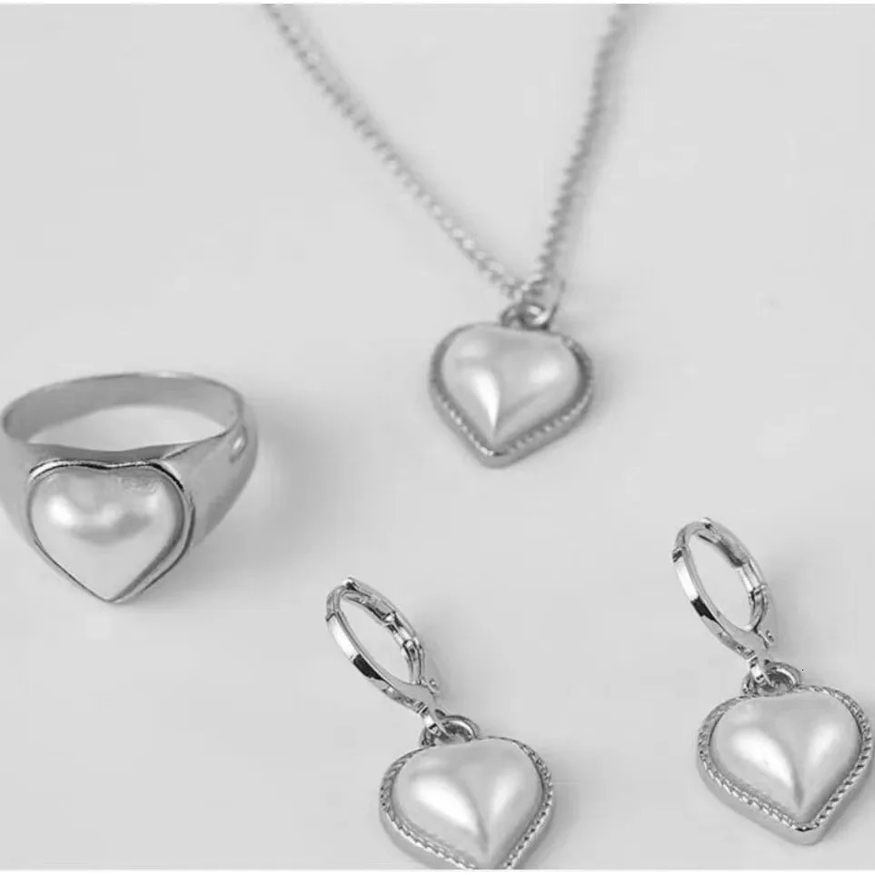 Pearl Peach Heart Necklace Jewelry Creative French Love Necklace Set Gold Color Alloy Metal Heart Pendant Earrings Necklace Ring 250102