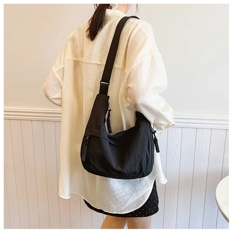 Fashionable and minimalist Korean version dumpling bag this year highquality shoulder large capacity tote cr 241226Z