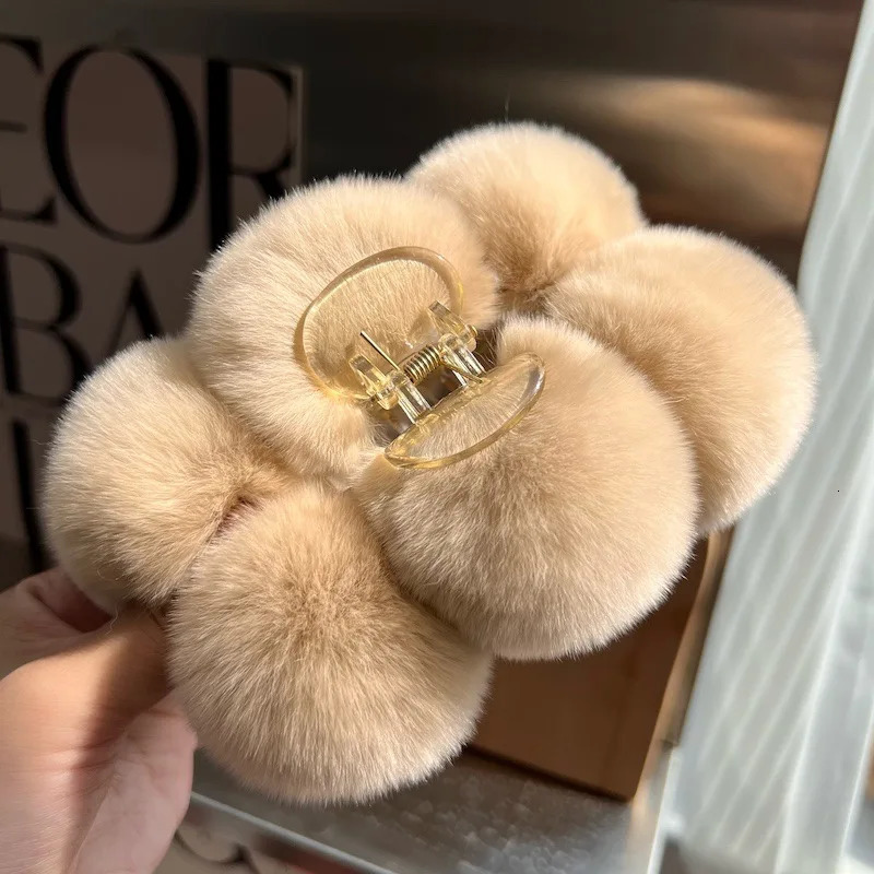 Autumn/Winter Plush Clip Shark Clip Hair Clip Wearing on Big Back True Rex Rabbit Fur Ball Clip 250102