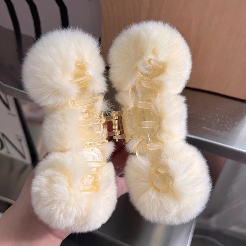 Autumn/Winter Plush Clip Shark Clip Hair Clip Wearing on Big Back True Rex Rabbit Fur Ball Clip 250102