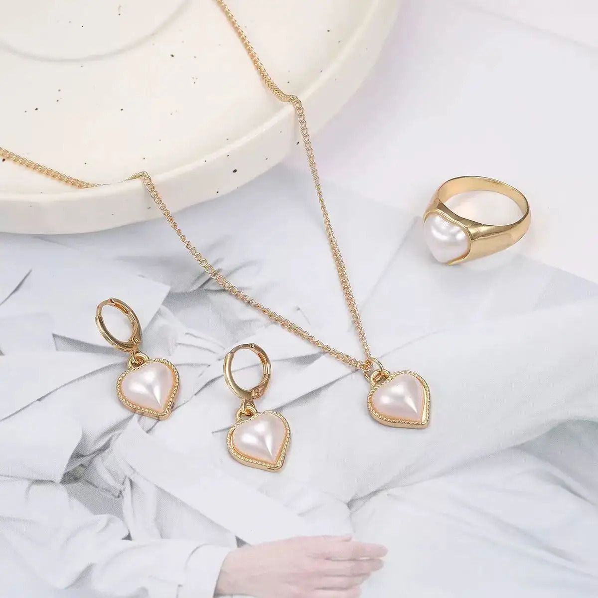 Pearl Peach Heart Necklace Jewelry Creative French Love Necklace Set Gold Color Alloy Metal Heart Pendant Earrings Necklace Ring 250102