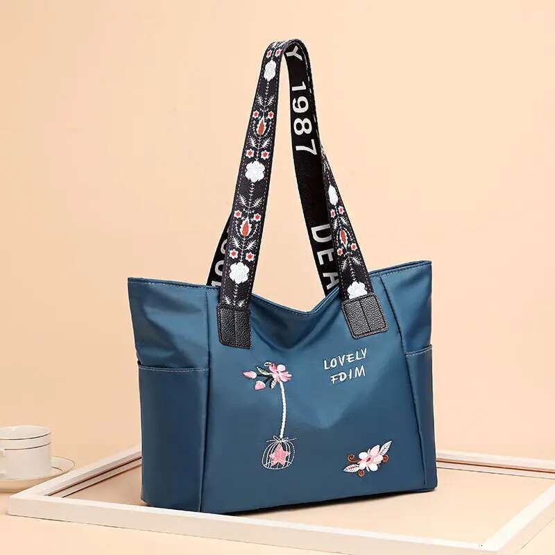 2025 New Embroidered Women's Handbag Nylon Waterproof Casual Handbag Shopping Bag Large Capacity Women's Shoulder Bag