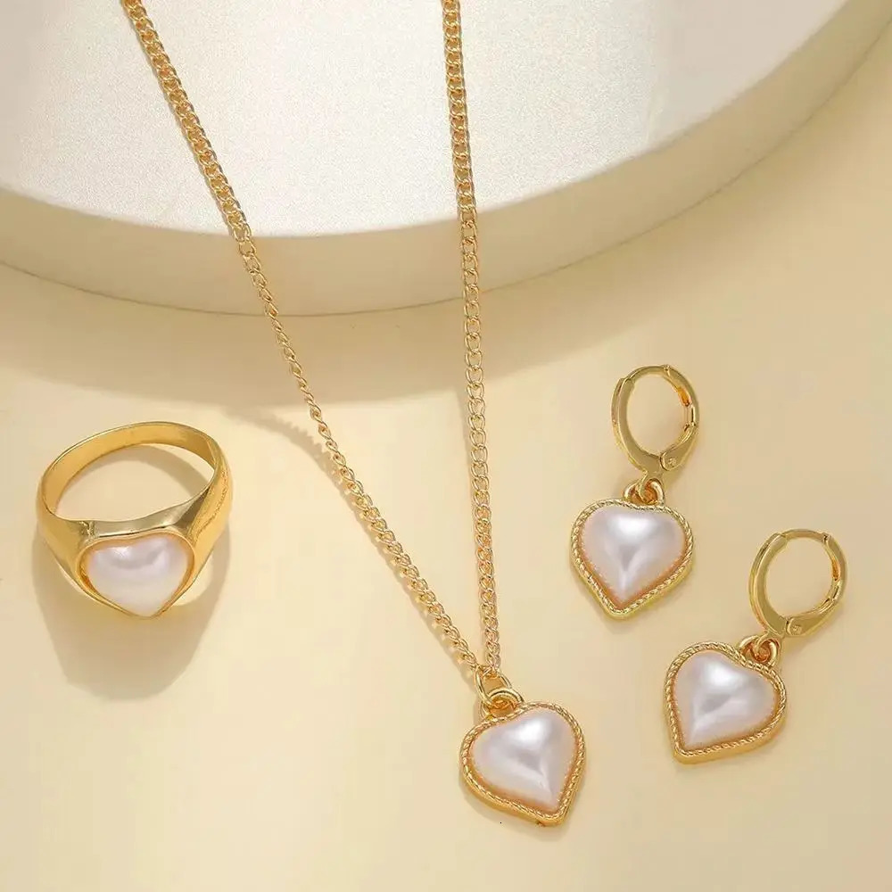 Pearl Peach Heart Necklace Jewelry Creative French Love Necklace Set Gold Color Alloy Metal Heart Pendant Earrings Necklace Ring 250102