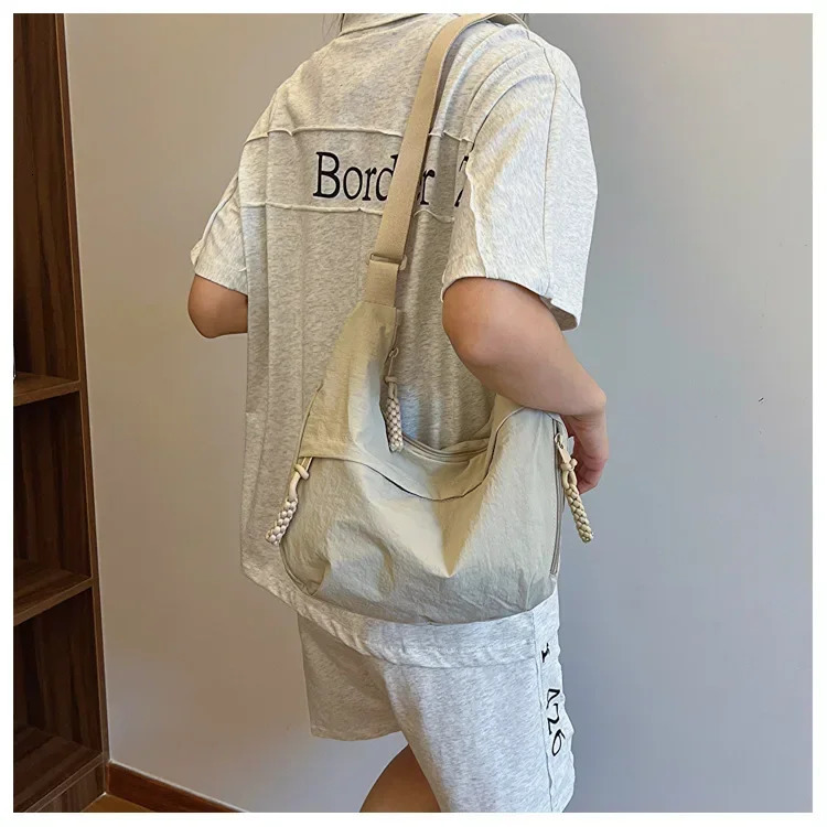 Fashionable and minimalist Korean version dumpling bag this year highquality shoulder large capacity tote cr 241226Z