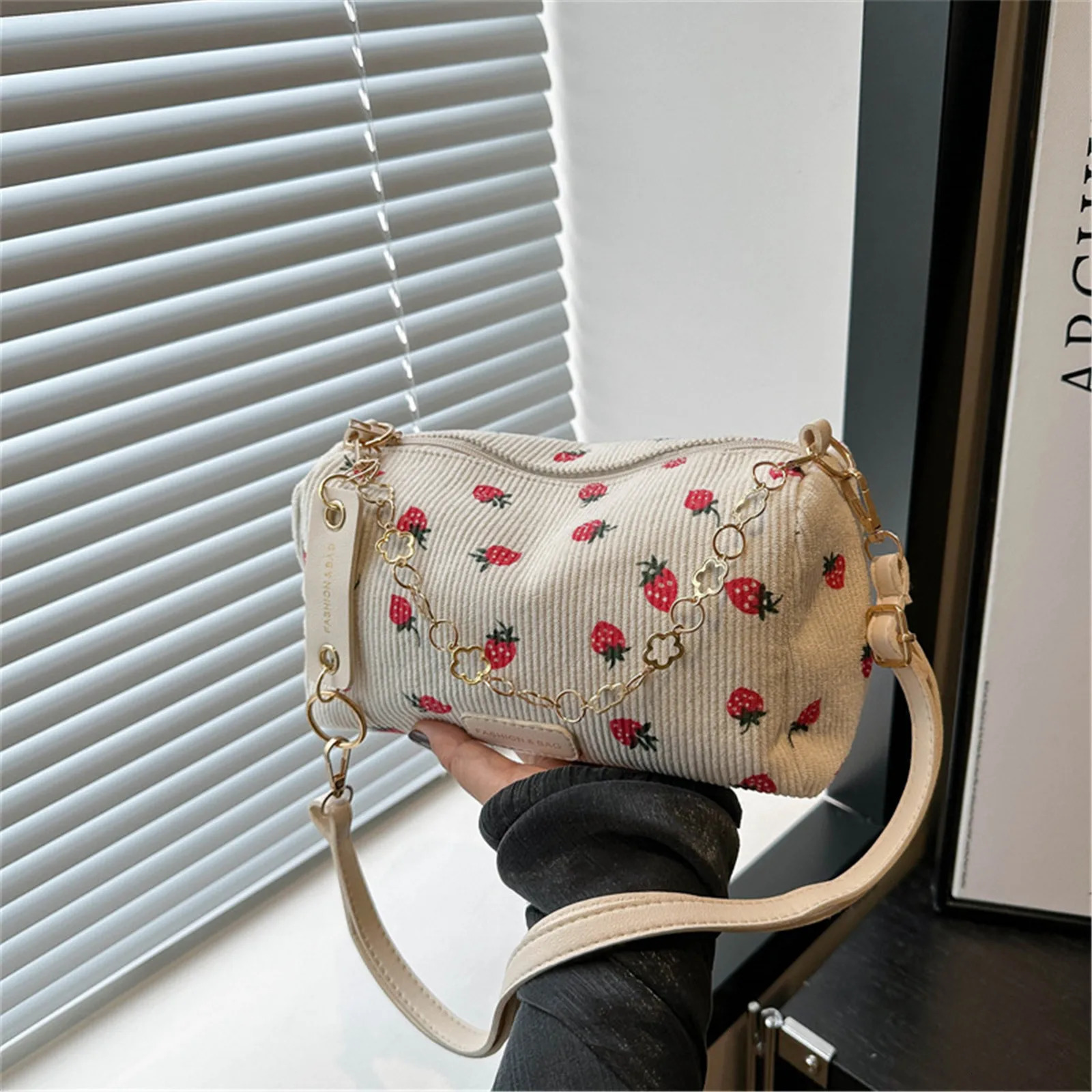 Strawberry Printed Crossbody Mini Bags Corduroy Fresh Ins Style Underarm Bag Refined Female Student Travel Shoulder 241226