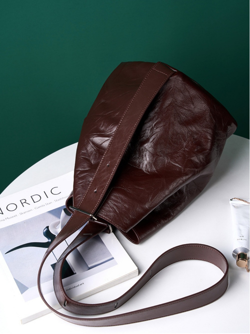 New Vintage Advanced Large Capacity Elegant Messenger Ruched Drawstring Barrel-Shaped Shoulder Moda Lazy Solid Crossbody Bag