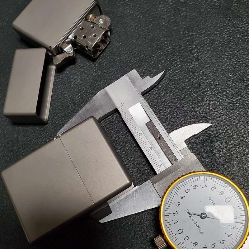 Titanium Shell Fuel Kerosene Square Head Thickened Sealed Waterproormor Windproof Retro Men Gasoe Lighter