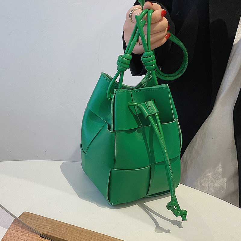 Fashion Weaving Bucket For Women 2022 Designer Crossbody Shoulder Soft Pu Leather Ladies Sg Bags