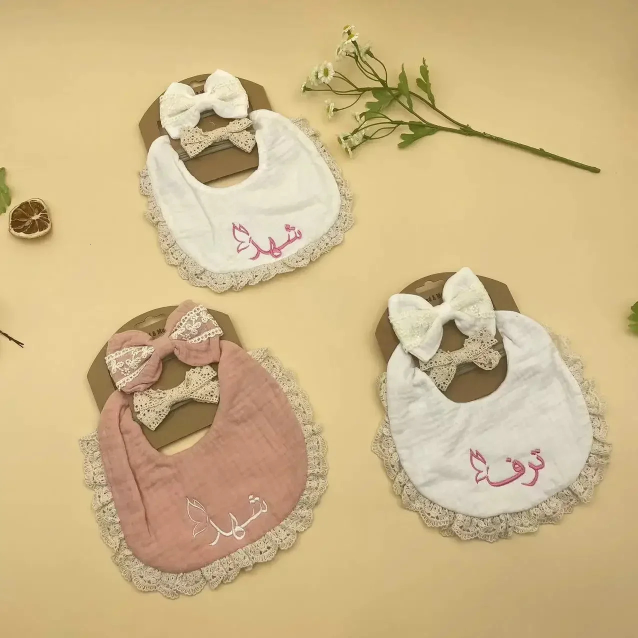 3Pcs/Set Custom Baby Bib Cotton Baby Bibs Lace Headband Hair Bands Muslin Burp Cloth Girl Accessories born Boy Cloths Gift 250103