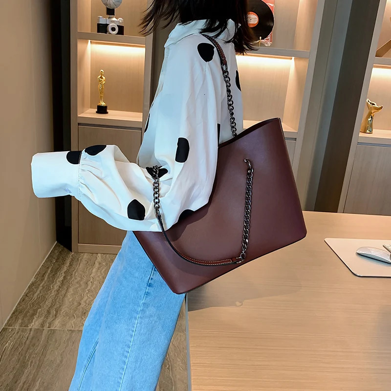 Vintage PU Leather Tote Bag Women Chains Shoulder Bag Large Capacity Handbag Female Shopping Handle Bag Lady Purse 250102