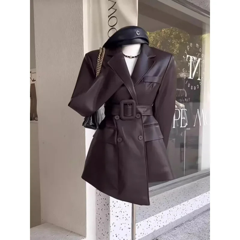 Vintage Medium-Length Coffee Color Leather Jacket For Women Autumn Trendy Slimming Waist-Fitted V-Neck Leather Coat 250102
