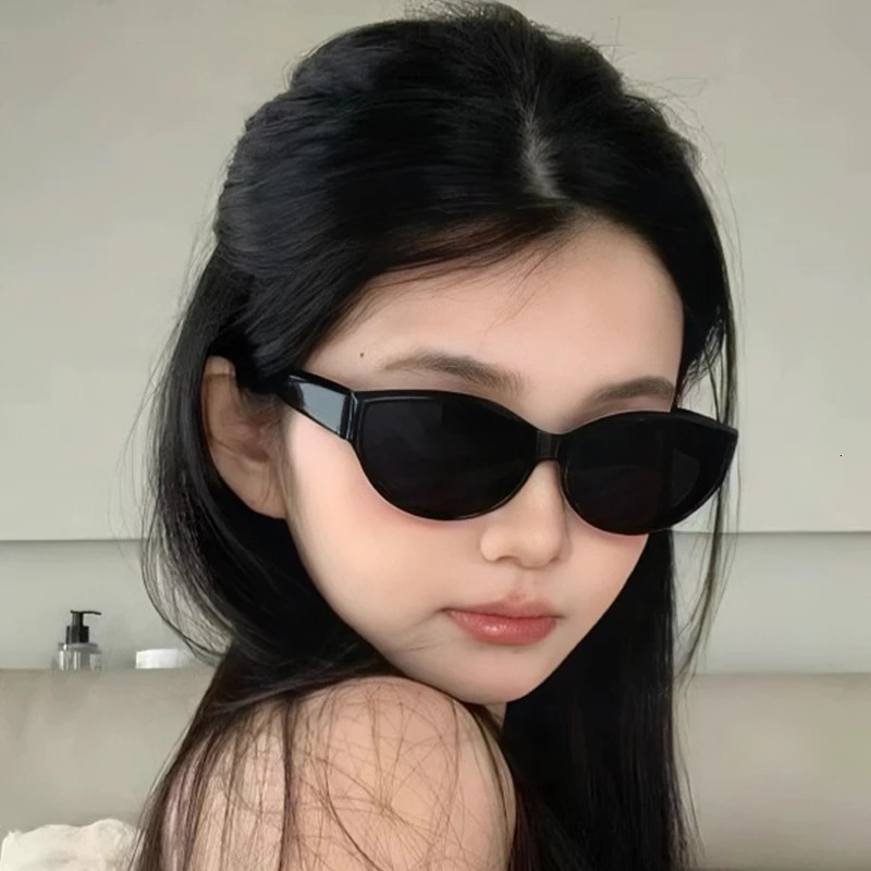 Highend Trend UV Resistant Sunglasses Vintage Cat Eye Small Frame Men Women Sun Protection and Driving 241228