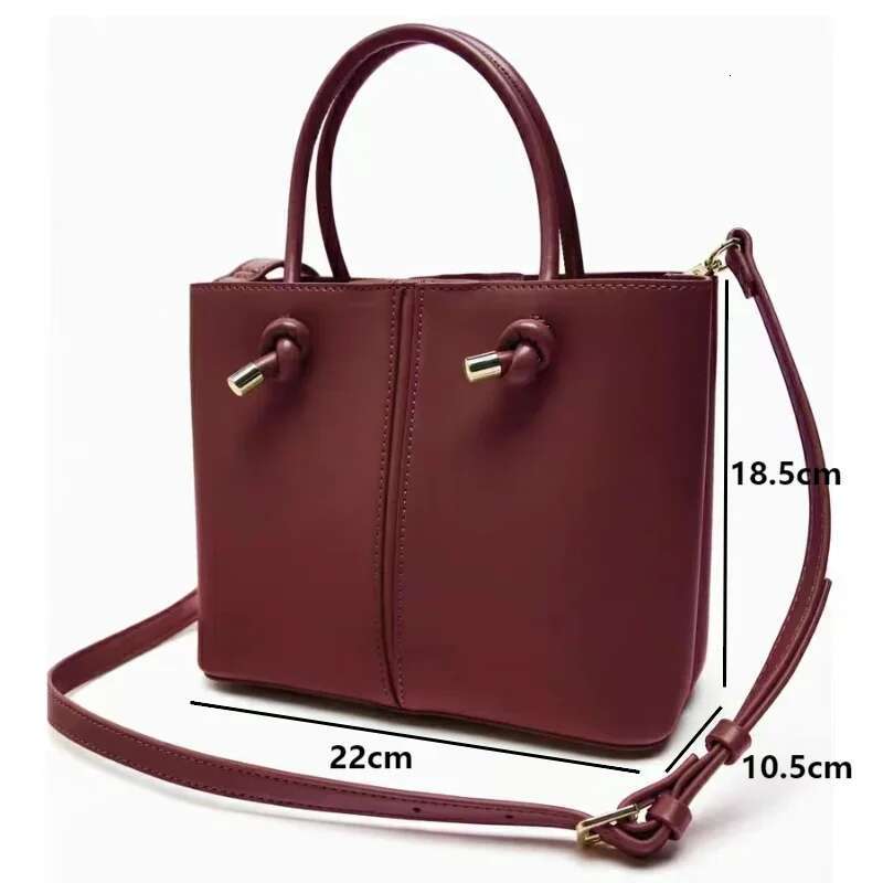 New Square Fashionable Women's Small Niche Design Bucket Bag, One Shoulder Retro Commuting Casual Women's Handbag
