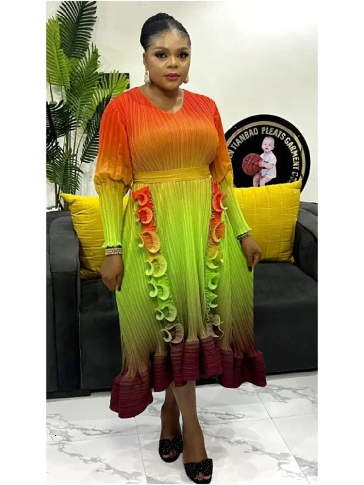 2025 Miyake pleated dress with pleated edge splicing and gathered waist gradient dress for spring elegant womens wear 2G3741 250103