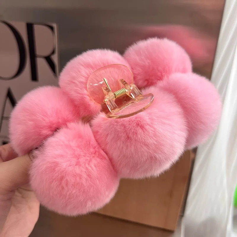 Autumn/Winter Plush Clip Shark Clip Hair Clip Wearing on Big Back True Rex Rabbit Fur Ball Clip 250102