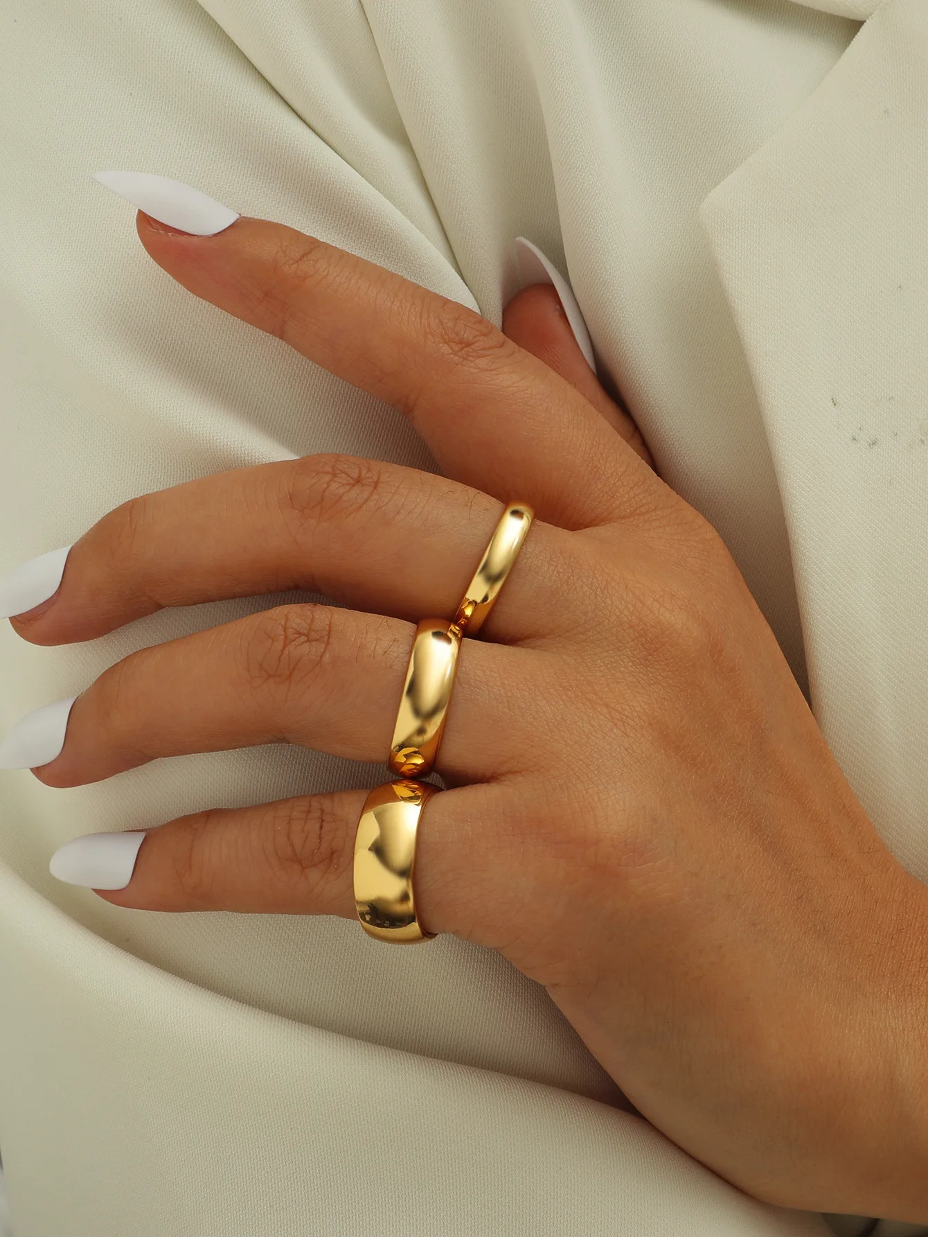 High quality steel plated 18K gold ring couple ring Europe and the United States men and women 2mm4mm6mm8mm simple ring 250103