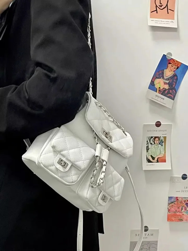Womens Backpack Fashion Small Fragrant Wind Backpack Chain Bags Trend Versatile High Capacity College Students Schoolbags 250102