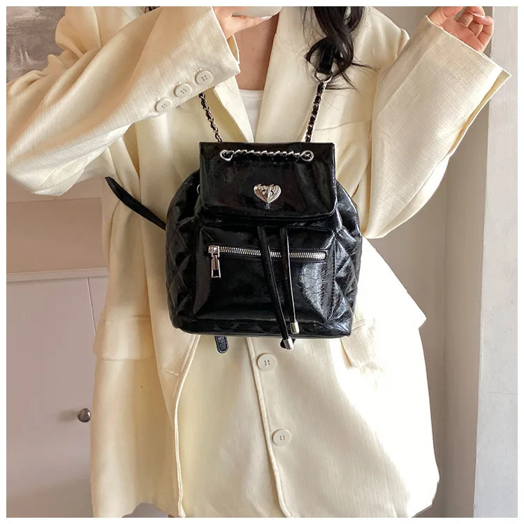 Laser Shiny Patent Leather Womens backpack Casual Chain Drawstring Lock Bucket School Bag Travel Bag 250102