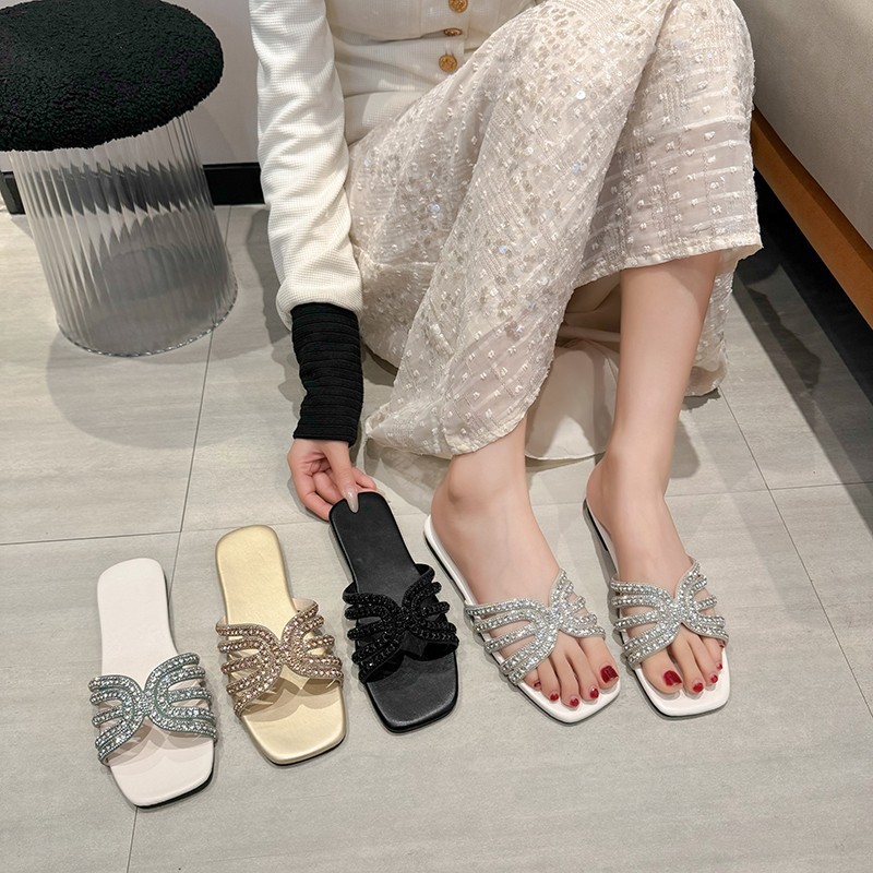Designer Slipper Foreign trade cross-border large size slippers women wear 2025 summer new fashion all-in-one low heel flat flip-flops