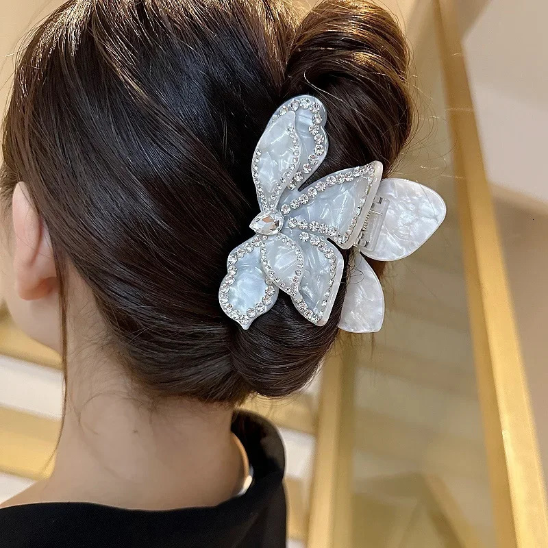 Zhao Lusi Triangle Plum Clip Korean Delicate Vinegar Flower Diamond Shark Clip Elegant Light Hairpin 250106