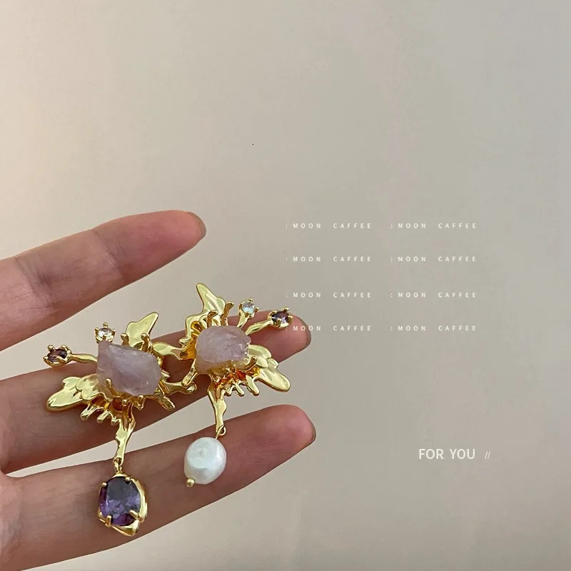 Style Butterfly Freshwater Pearl Baroque Necklace Purple Crystal Zircon Clavicle Chain Elegant Female 250102