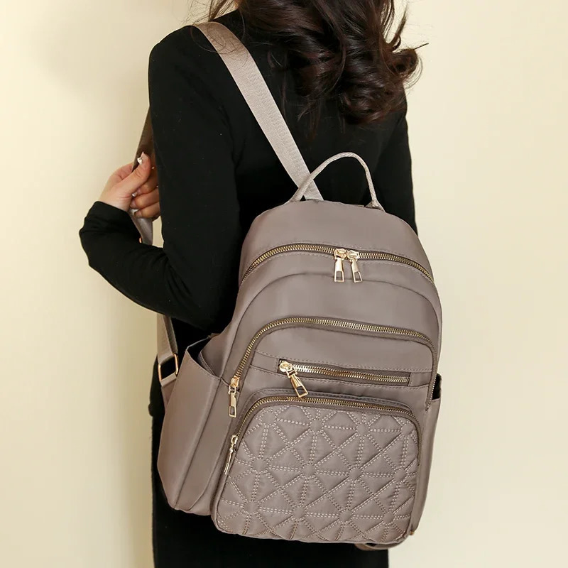 High Quality Large Capacity Nylon Fashion Backpacks Solid Zipper Commute Backpacks for Women Casual Versatile 250102