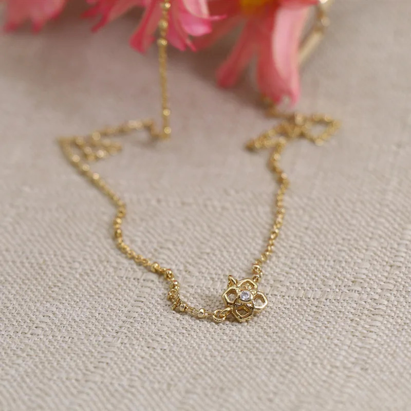 KS Trends Sweet Fresh and Cute Three-dimensional Small Flowers Inlaid with Shiny Rhinestone Necklace Earrings Jewelry Set. 250102