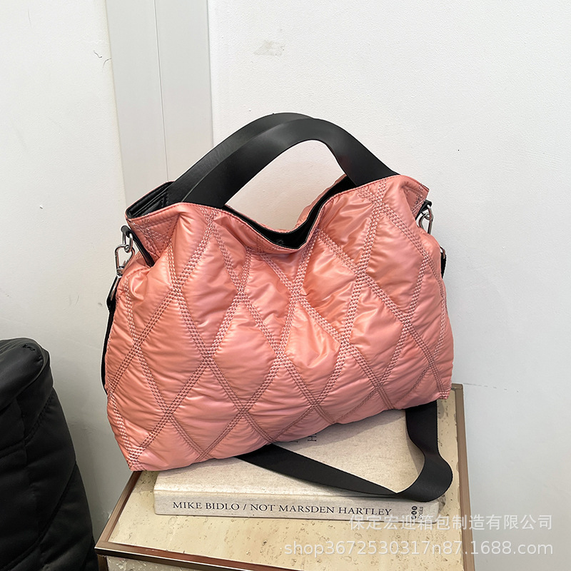 Fashion diamond grid space cotton hand-held women's new down filled tote simple solid color shoulder bag, autumn and winter