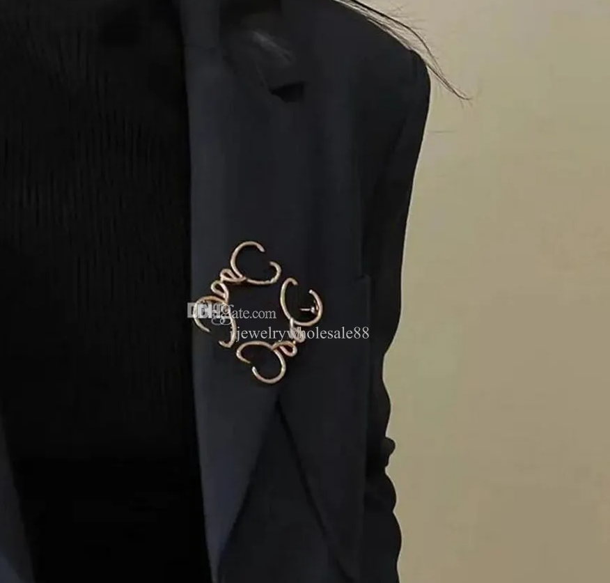 Luxury Pins Brooch High Quality Jewelry Fashion Designer Men Women Gold Silver Plated Broochs Breastpin Scarf Suit Party Jewelry Accessories