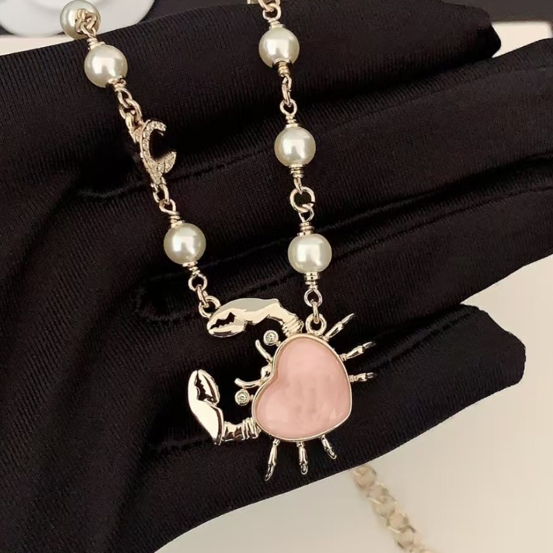 2025 New Women Luxury Earrings Gold Plated Bling CZ Letter Crab Earrings Studs Necklace For Girls Women For Party Wedding Nice