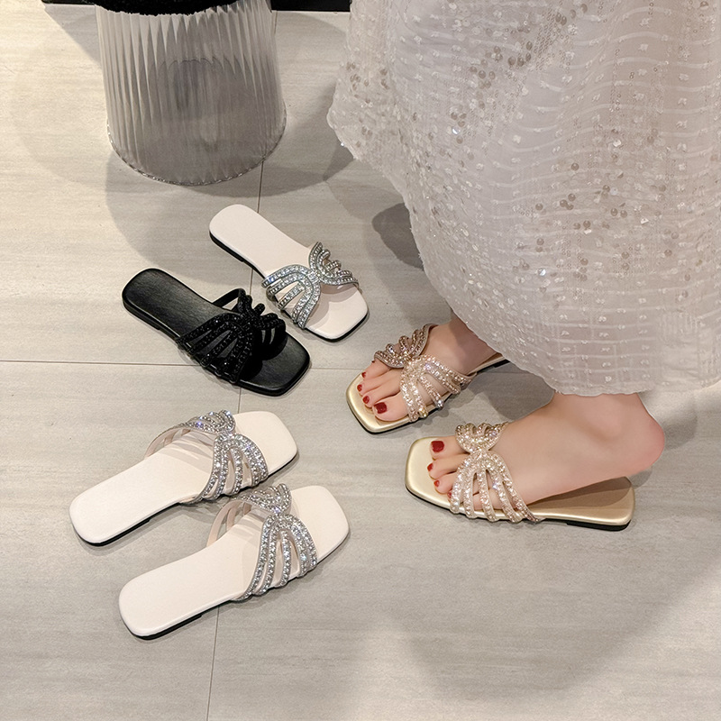 Foreign trade cross-border large size slippers women wear 2025 summer new fashion all-in-one low heel flat flip-flops