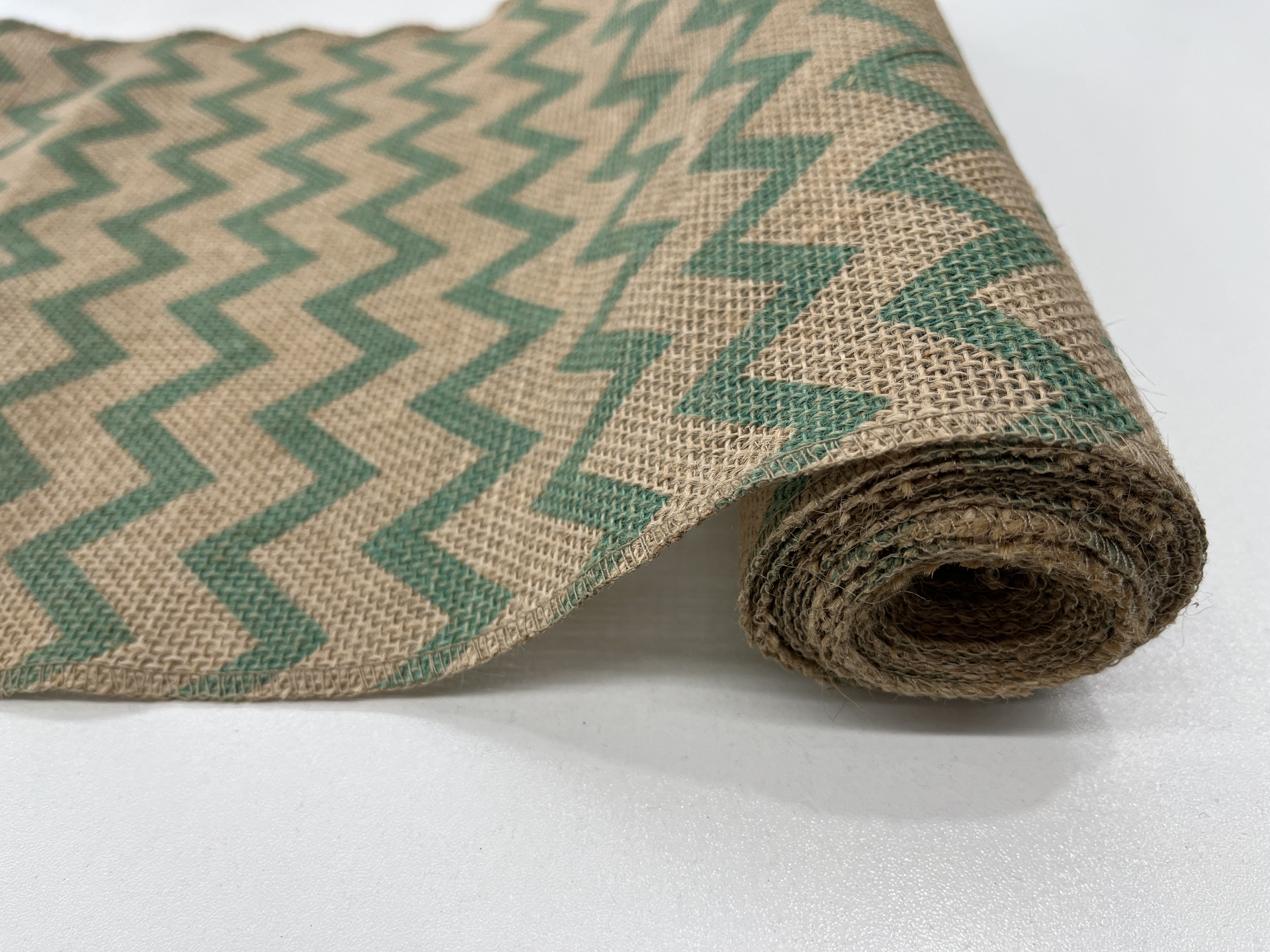 Vibrant Wavy Design Table Placemat Stylish Accent for Any Occasion Wave Pattern Table Runner for Dining Room Decoration - Durable Material