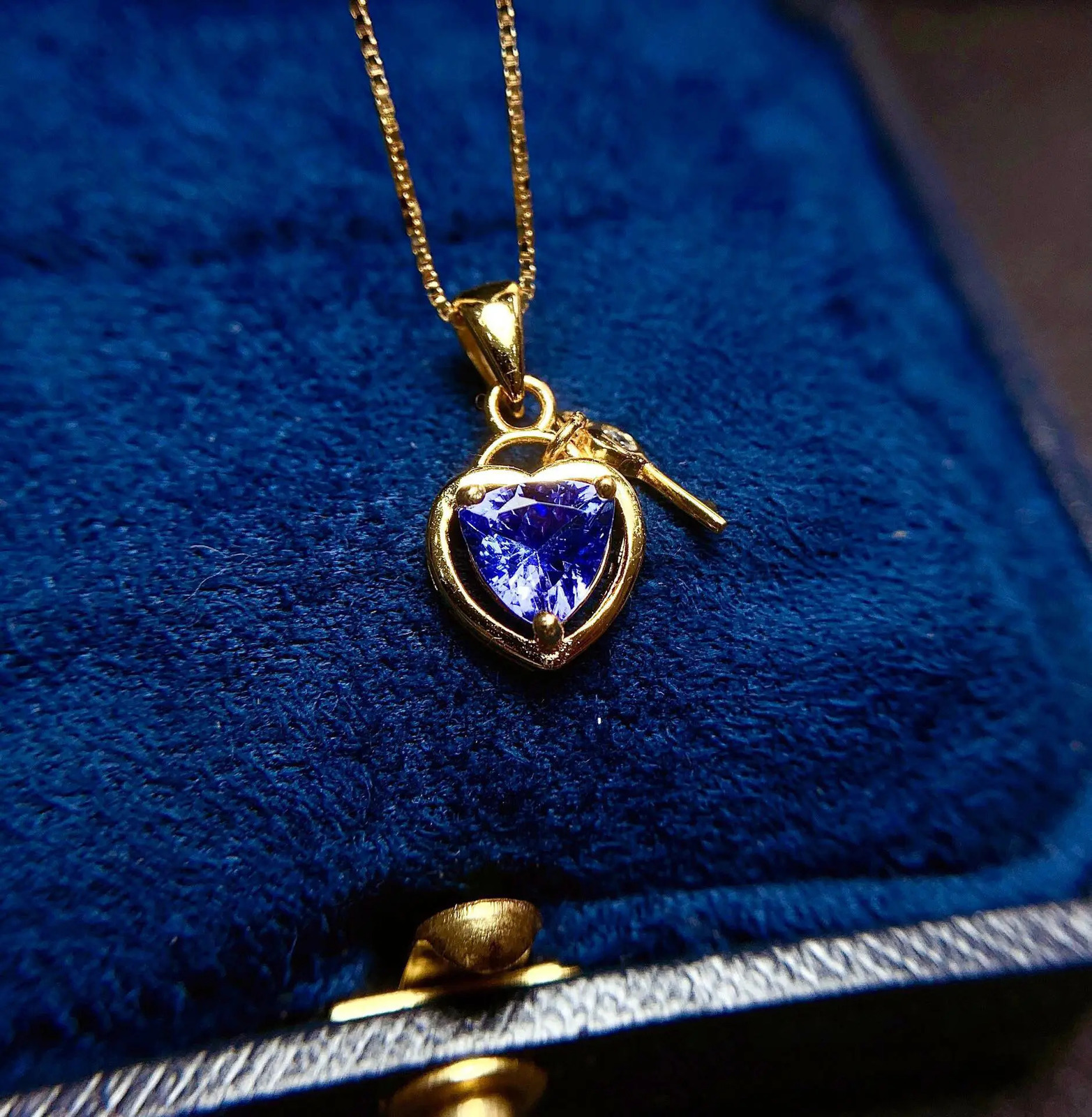 100% Natural Tanzanite Pendant 5.5mm Tanzanite Necklace Pendant Fashion 9256 Silver Lock and Key Pendant for Young Girl 250106