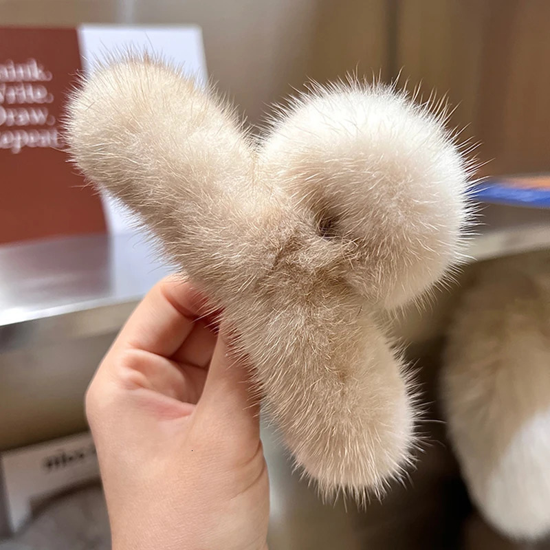 Hairpin Cute Plush Mink Fur Hair Claw Women Elegant Temperament Real Mink Fur Hairgrips Fashion Hair Accessories 250106