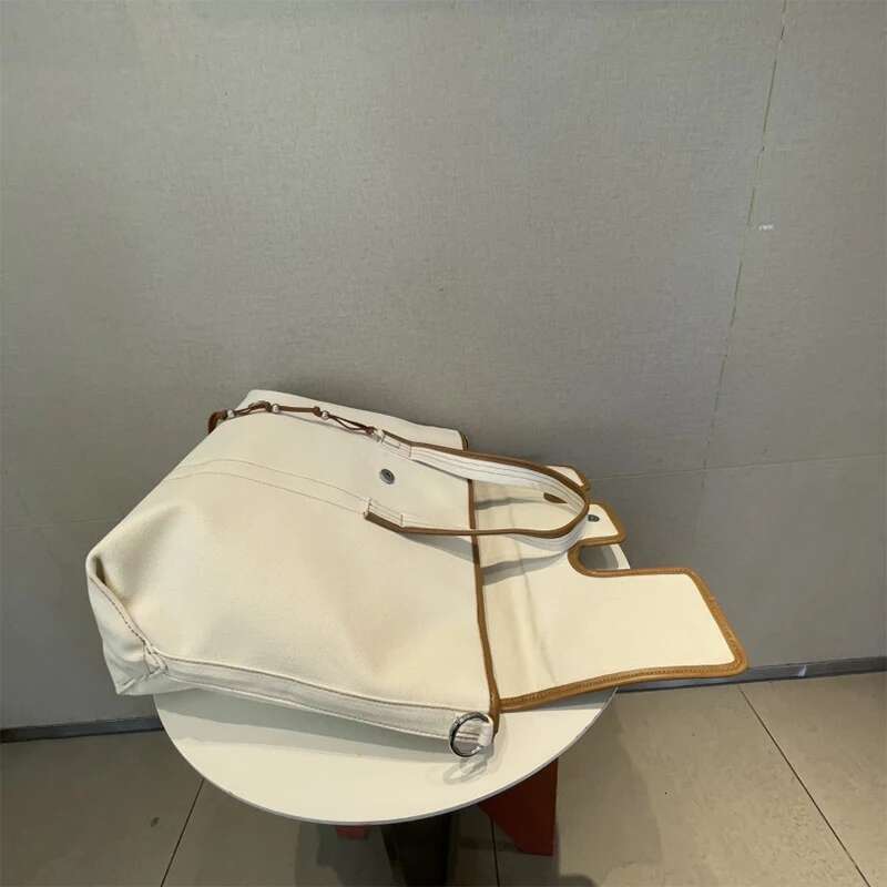 Niche Women's Large Capacity Canvas Fashion Trend Square Messenger Ladies Contrast Color Design Shoulder Bag 2025