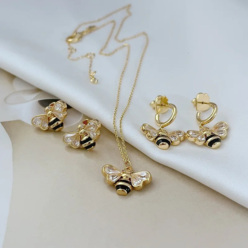 Fun Little Bee Ear Studs Earrings Necklace Set Woman Jewelry 250102