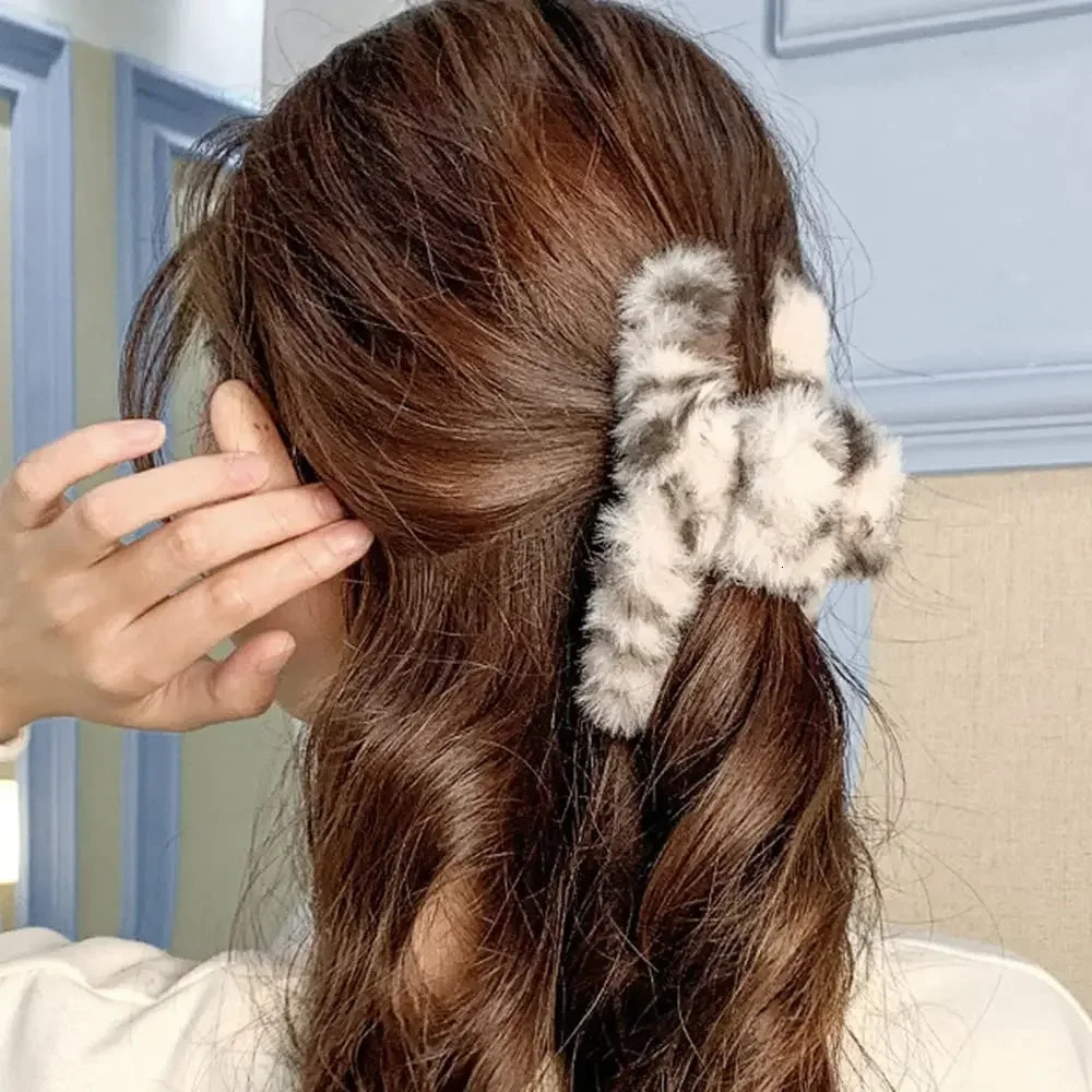 Fuzzy Hair Clips7 Pcs Leopard Claw Clips Set4.5 Inches Large Hair Claw Clips for Thick HairFluffy Hair Clips for Women 250106