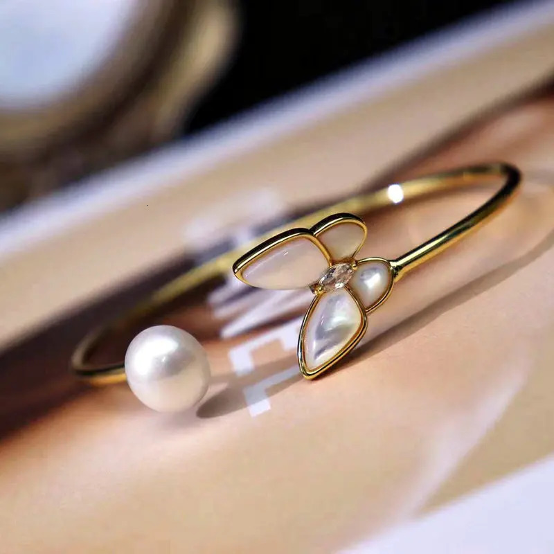 Elegant Shell Natural Pearl Butterfly Pendant Necklace Bracelet Earring Jewelry Set For Women 250102