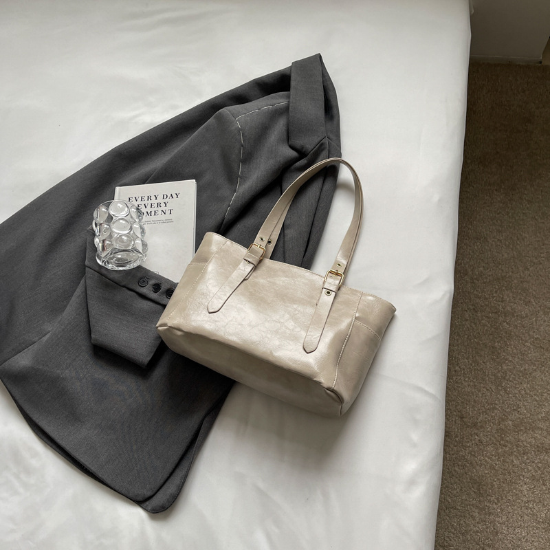 Large Capacity for Women 2024 Autumn/Winter New Commuter Leisure Handheld Tote Korean Edition Fashion Single Shoulder Underarm Bag