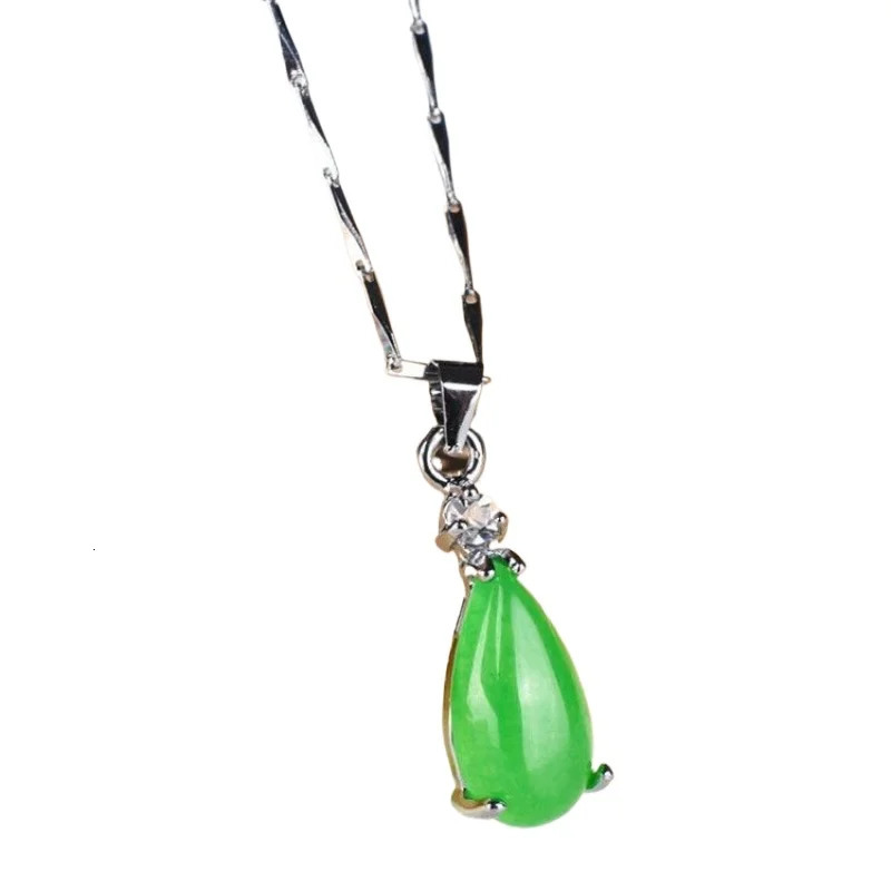 Green Malay Yu necklace pendant exquisite silver inlaid with small water droplets green agate pendant. 250106
