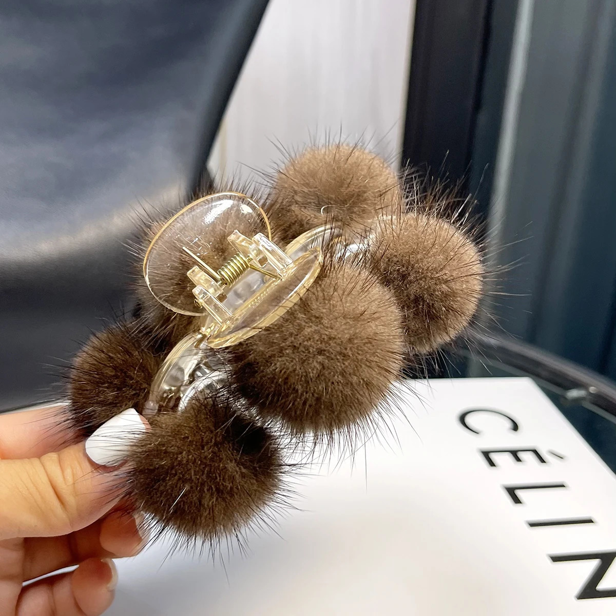 Cute Plush Real Natural Mink Fur Hair Claw Large Hairpin Back Head Temperament Clip Hair Scratching Ponytail Hair Claw 250106