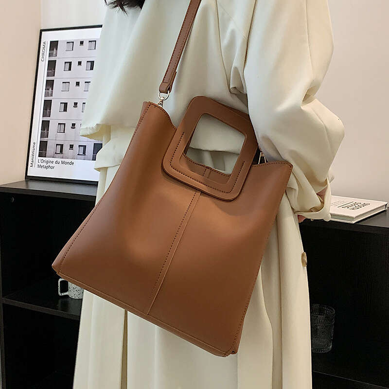 This Year, The Popular Korean Style Big For Women Is A Versatile Autumn And Winter Retro High-End One Shoulder Hand-Held Bucket Bag