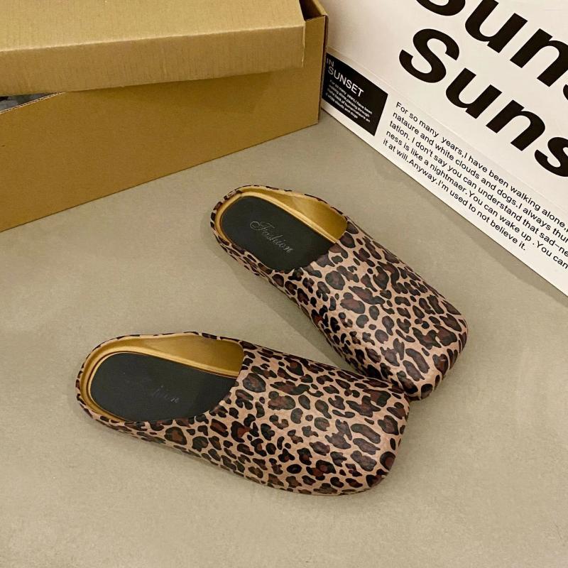 2025 S Fashion Designer Sandals Lazy Shoes Women S Half Drag Trendy Leopard Print Walking Foot Stomping Toe Toed Barefoot Spring And Summer