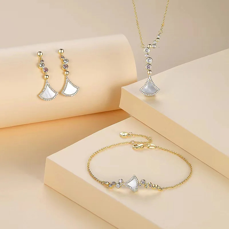 womens skirt white shell necklace niche high-end fashion personalized bracelet earring set 250102