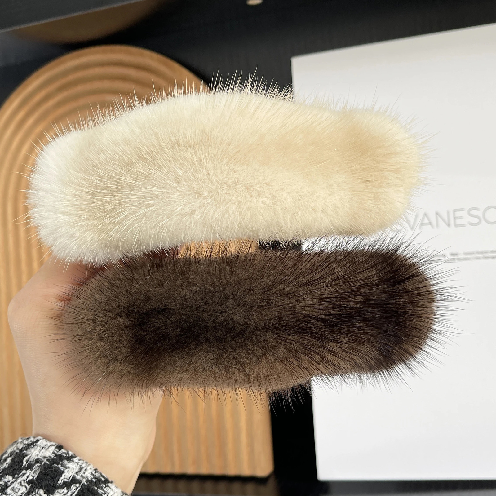 14cm Real Mink Fur Hair Clip Large Size Hairpin Barrettes For Women Girls Ponytail Temperament Clamps Hair Accessories 250106