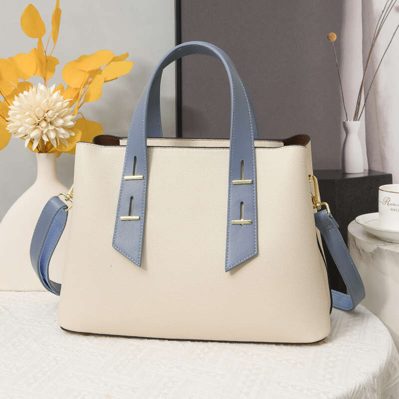 Women's handbag, with a high-end autumn commuting feel, large capacity handbag, fashionable women's handbag, can be carried on one shoulder